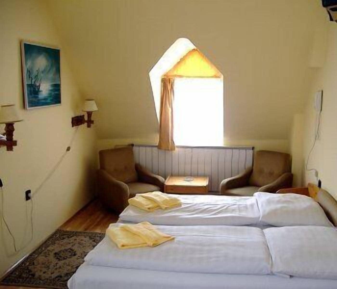 Hotel Bara Junior Budapest Ngoại thất bức ảnh