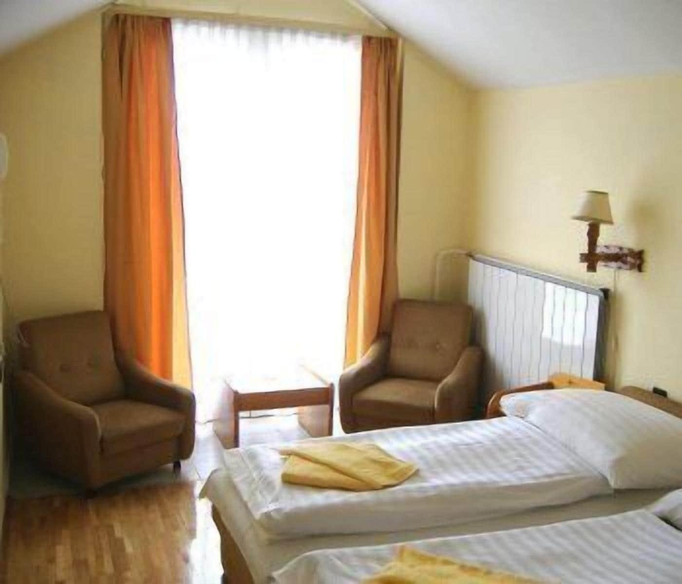 Hotel Bara Junior Budapest Ngoại thất bức ảnh