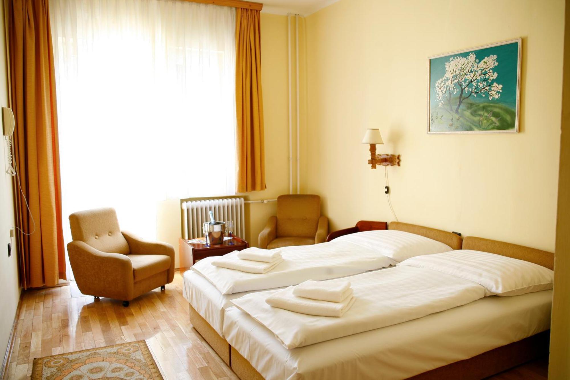 Hotel Bara Junior Budapest Ngoại thất bức ảnh